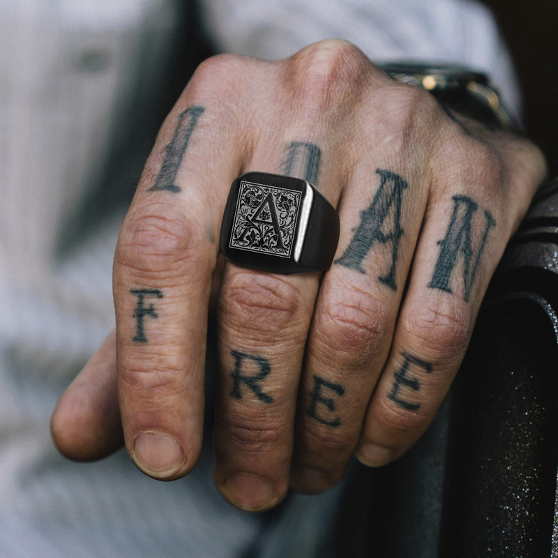 MONOGRAM SIGNET RING STAINLESS – Signet Ring Men recenzja i cena